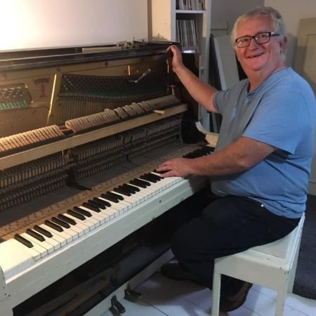 Piano movers Sussex team answering customer questions